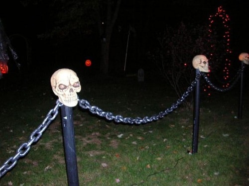 15 Creative Halloween Fence Ideas To Try For The Upcoming Event