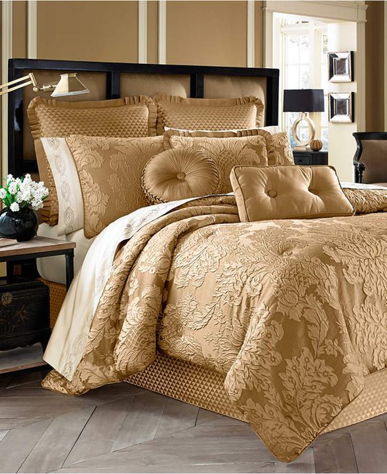 25+ Glamorously Gorgeous Gold Bedroom Decor Ideas That Will Stun You